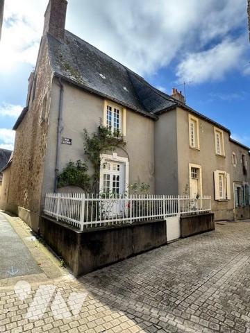 Maison 7 pièces 165 m² · à Malicorne-sur-Sarthe · 165 m² · 130 000 €