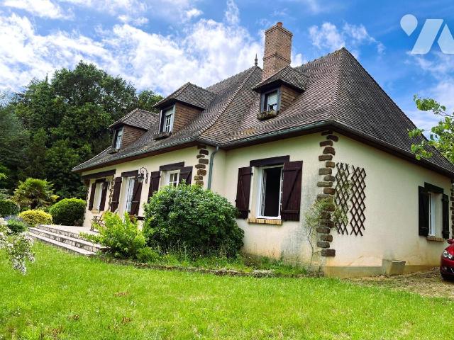 Maison 6 pièces 140 m² · à Sainte-Sabine-sur-Longève · 140 m² · 325 000 €