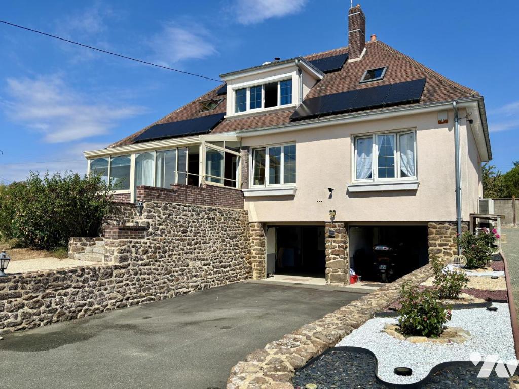 Maison 6 pièces 160 m² · à Fresnay-sur-Sarthe · 160 m² · 260 000 €