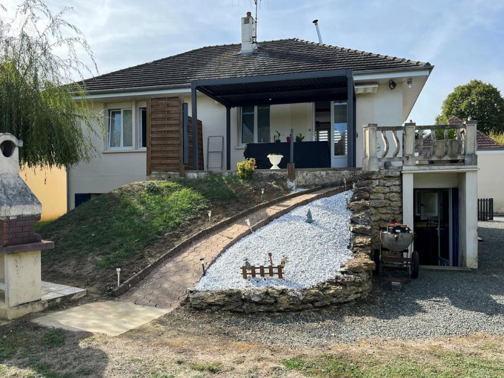 Maison 5 pièces 107 m² · à Montbizot · 107 m² · 135 000 €