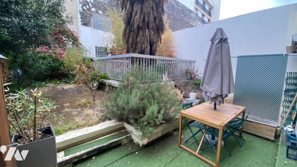 Appartement 1 pièce 30 m² · à Paris 15e Arrondissement · 29,9 m² · 300 000 €