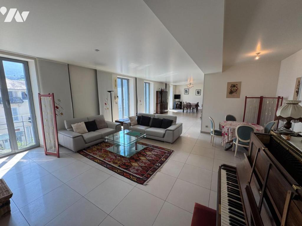 Appartement 6 pièces 201 m² · à Aix-les-Bains · 200,8 m² · 670 000 €