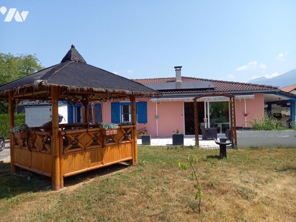 VENTE maison-ENTRE DEUX GUIERS (38)