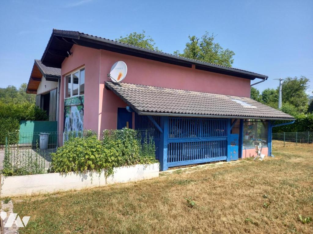 VENTE maison-ENTRE DEUX GUIERS (38)