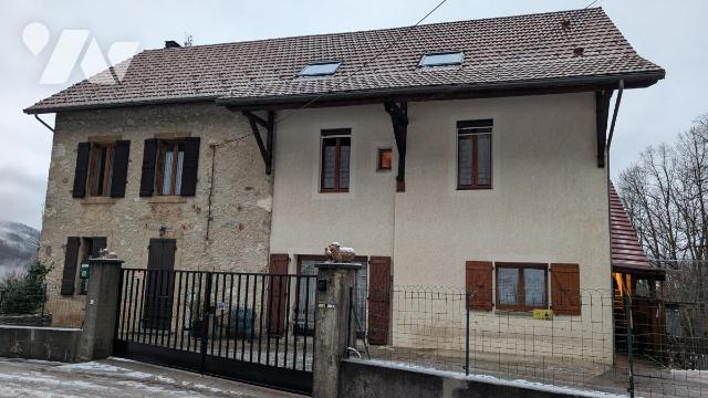Maison 13 pièces 240 m² · à Saint-Laurent-du-Pont · 240 m² · 498 000 €