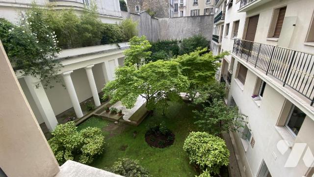 Appartement 5 pièces 100 m² · à Paris 16e Arrondissement · 100,2 m² · 1 090 000 €