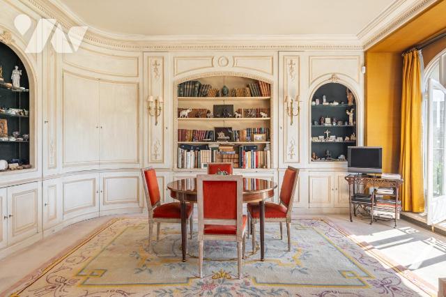 Appartement 5 pièces 165 m² · à Paris 7e Arrondissement · 164,7 m² · 2 107 000 €