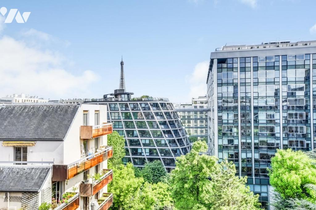 Appartement 7 pièces 161 m² · à Paris 15e Arrondissement · 161 m² · 1 932 039 €