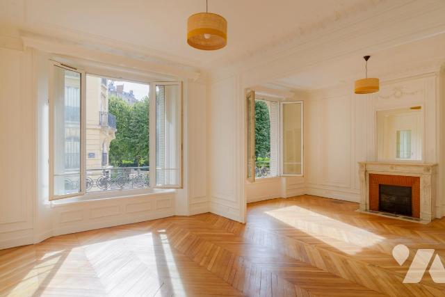 Appartement 4 pièces 99 m² · à Paris 15e Arrondissement · 98,6 m² · 1 250 000 €