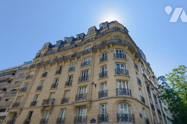 Appartement 5 pièces 99 m² · à Paris 15e Arrondissement · 99,3 m² · 1 025 763 €