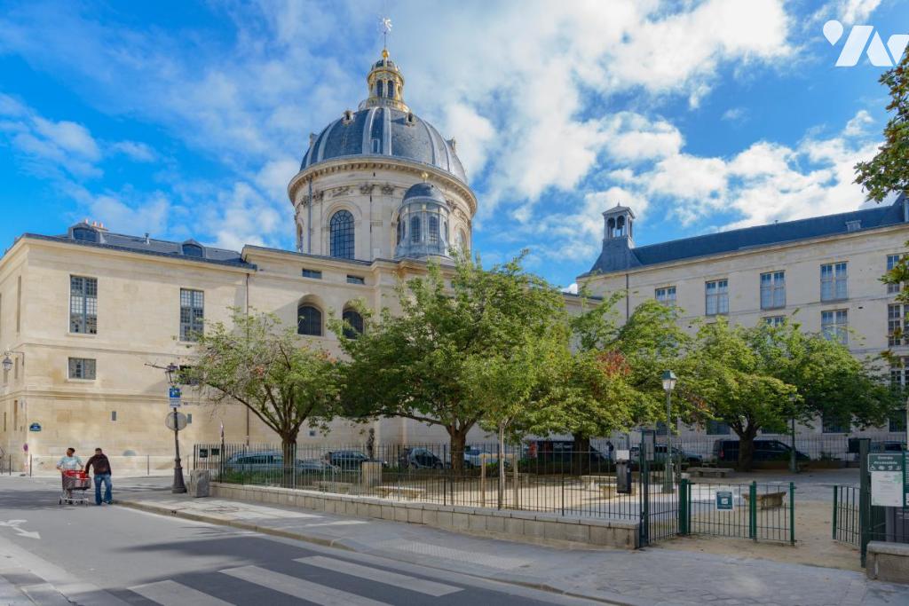 Appartement 3 pièces 70 m² · à Paris 6e Arrondissement · 70,5 m² · 1 803 435 €
