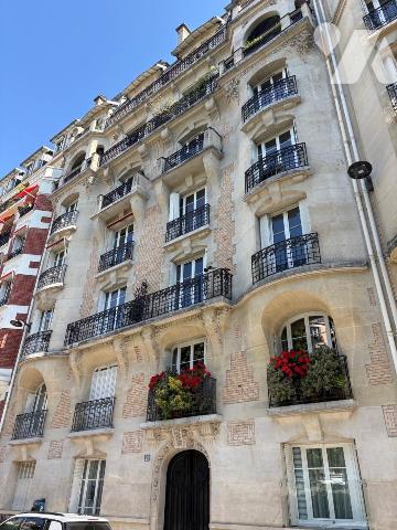 Appartement 4 pièces 104 m² · à Paris 18e Arrondissement · 103,7 m² · 601 400 €