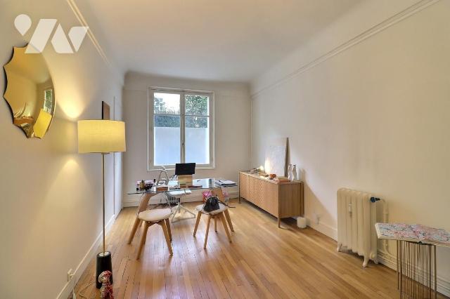 Appartement 8 pièces 208 m² · à Paris 7e Arrondissement · 207,7 m² · 2 446 602 €