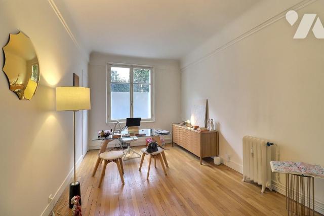 Local d'activités — Paris 7e Arrondissement