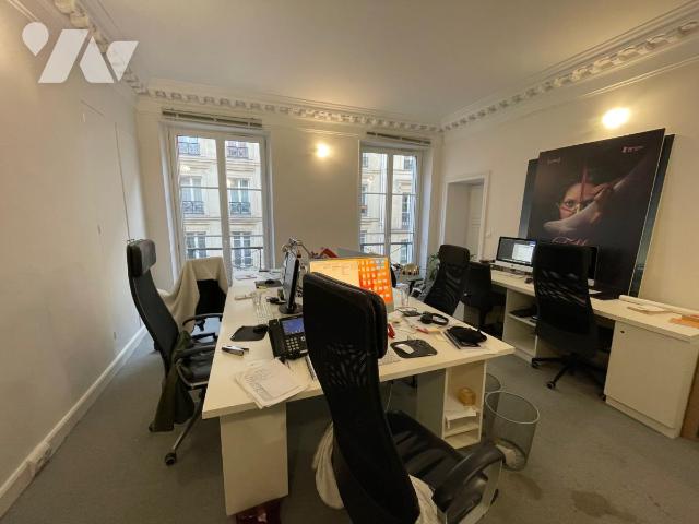 Appartement 6 pièces 132 m² · à Paris 10e Arrondissement · 131,6 m² · 1 000 000 €