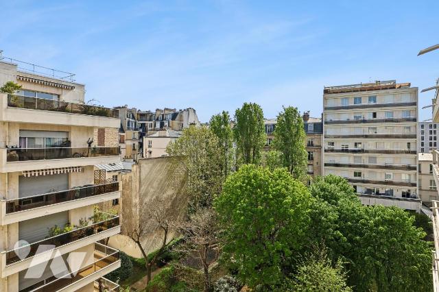 Appartement 5 pièces 175 m² · à Neuilly-sur-Seine · 174,8 m² · 2 450 000 €