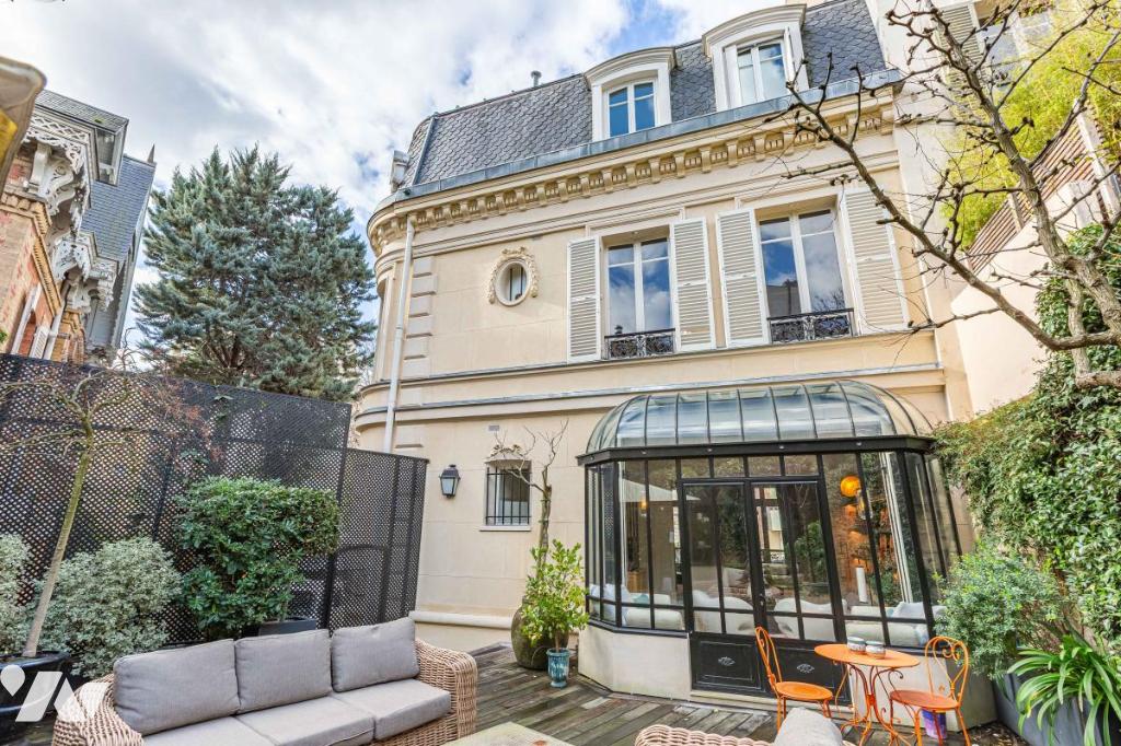 Maison 8 pièces 272 m² · à Paris 16e Arrondissement · 272,3 m² · 5 010 000 €