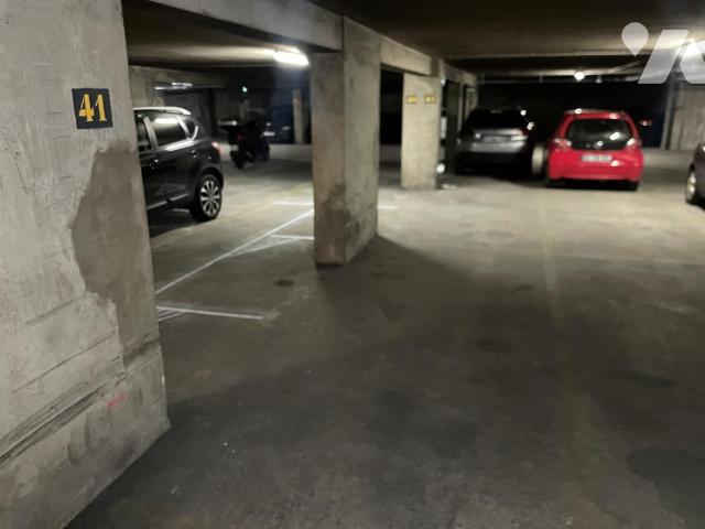 Garage — Paris 18e Arrondissement