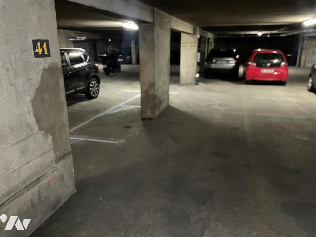 Garage — Paris 18e Arrondissement