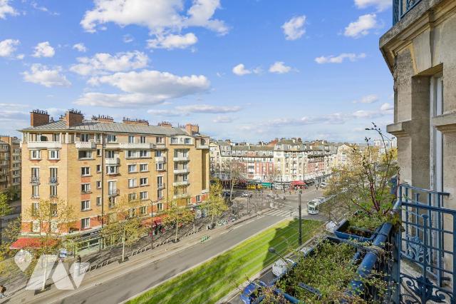 Appartement 3 pièces 103 m² · à Paris 18e Arrondissement · 102,8 m² · 788 500 €