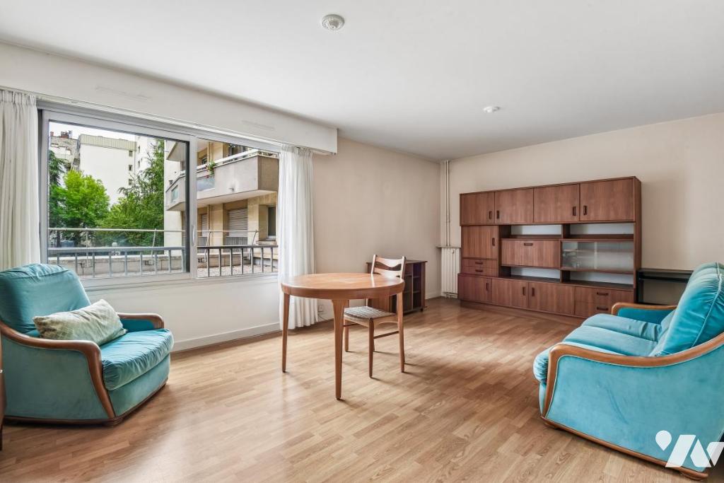 Appartement 2 pièces 49 m² · à Paris 18e Arrondissement · 49,2 m² · 370 000 €
