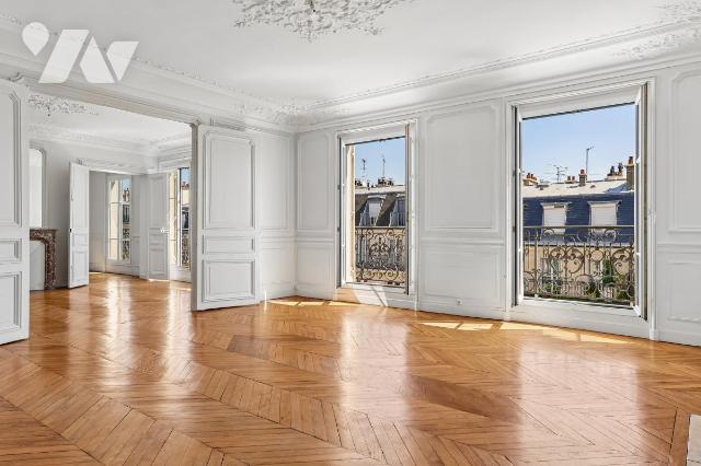 Appartement 5 pièces 145 m² · à Paris 8e Arrondissement · 145,4 m² · 1 913 000 €