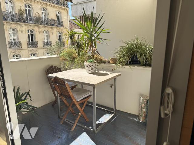 Appartement 5 pièces 125 m² · à Paris 16e Arrondissement · 124,7 m² · 1 250 000 €