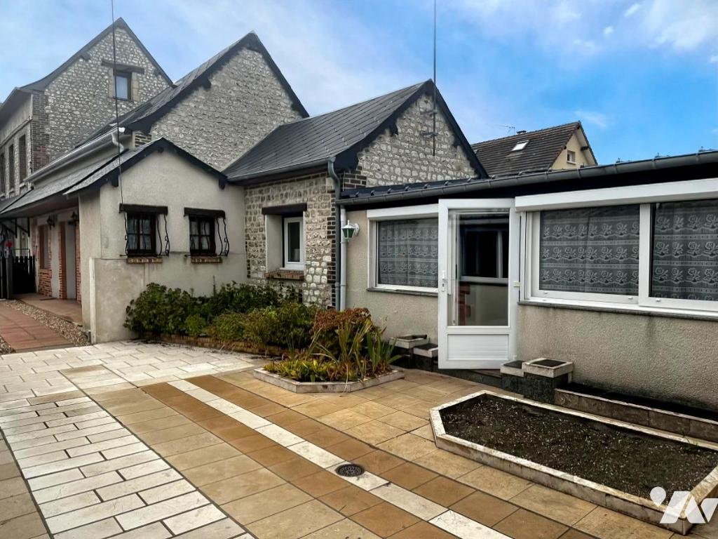 Maison 126 m² · à Saint-Étienne-du-Rouvray · 126 m² · 195 000 €