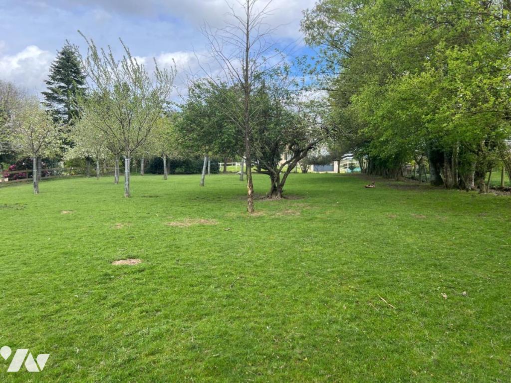 Terrain 1050 m² · au Bocasse · 1 050 m² · 85 000 €