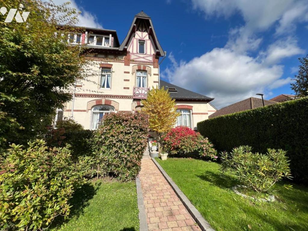 Maison 8 pièces 180 m² · à Barentin · 180 m² · 300 000 €