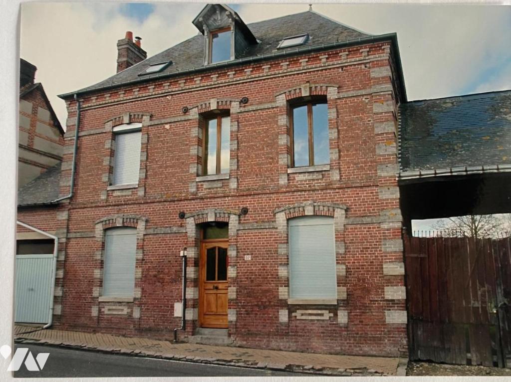 Maison 8 pièces 145 m² · à Bures-en-Bray · 144,5 m² · 165 000 €