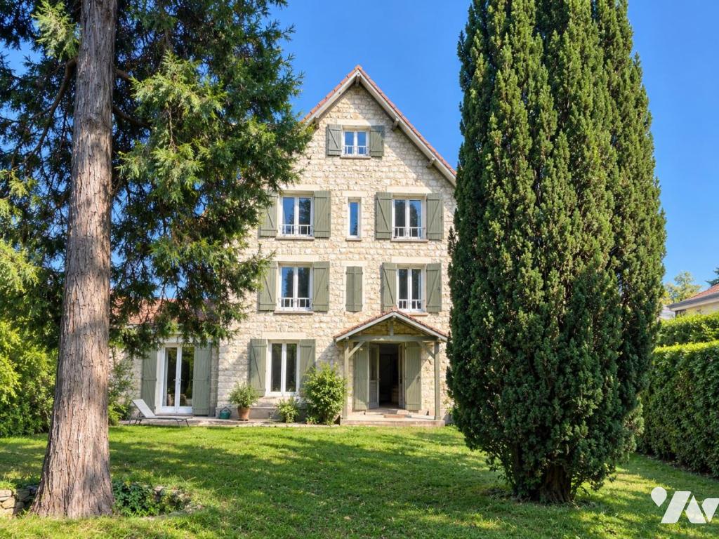 Maison 8 pièces 240 m² · à Fontainebleau · 240 m² · 1 200 400 €