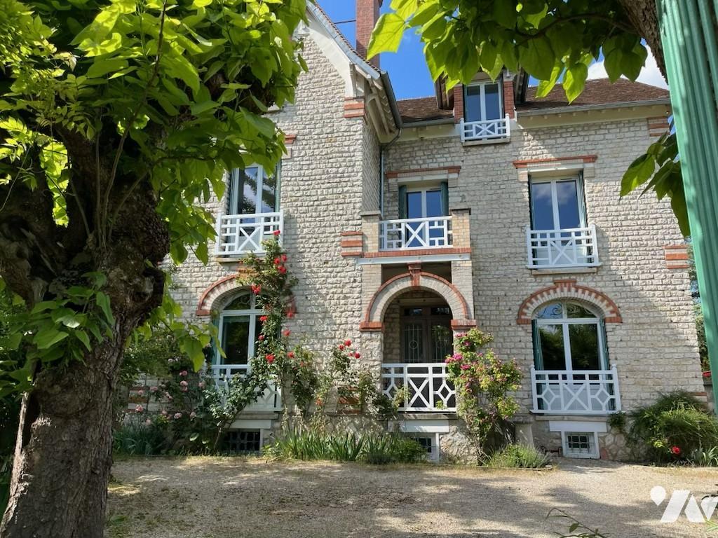Maison 10 pièces 305 m² · à Montigny-sur-Loing · 305 m² · 940 000 €