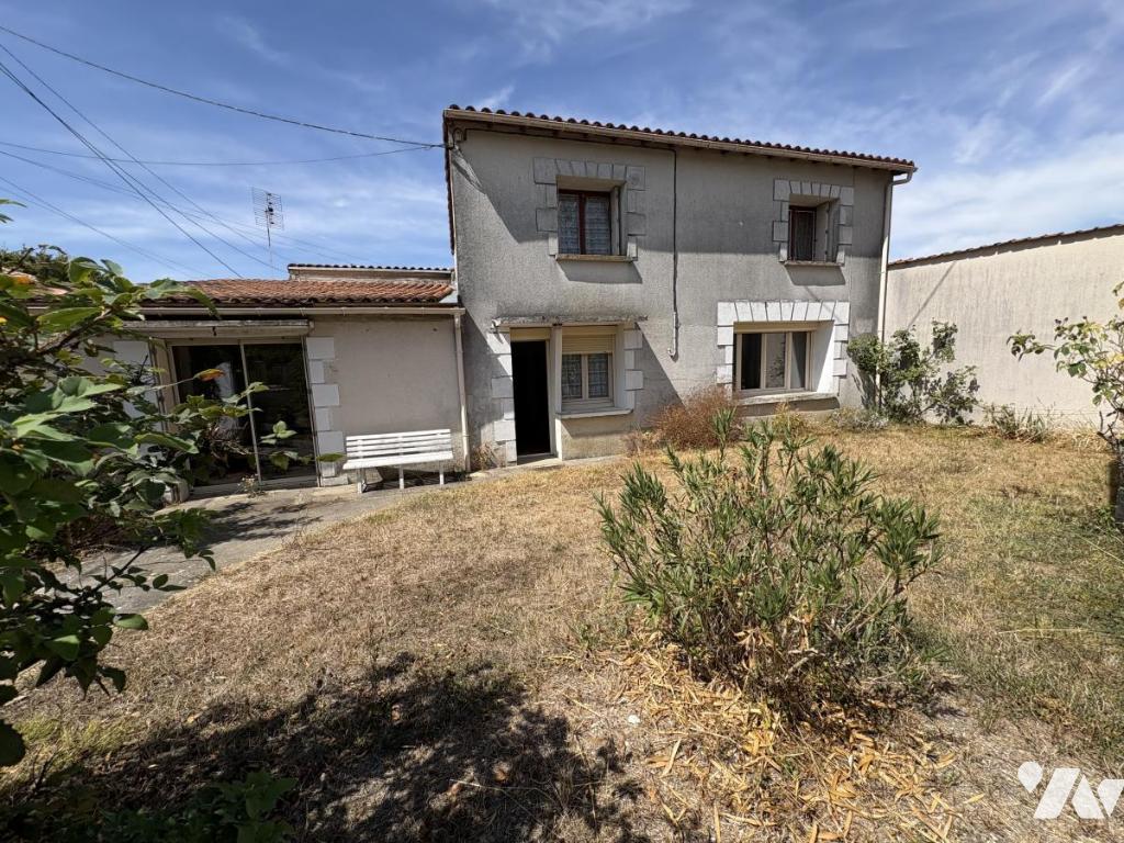 Maison 5 pièces 80 m² · à La Foye-Monjault · 80 m² · 80 000 €