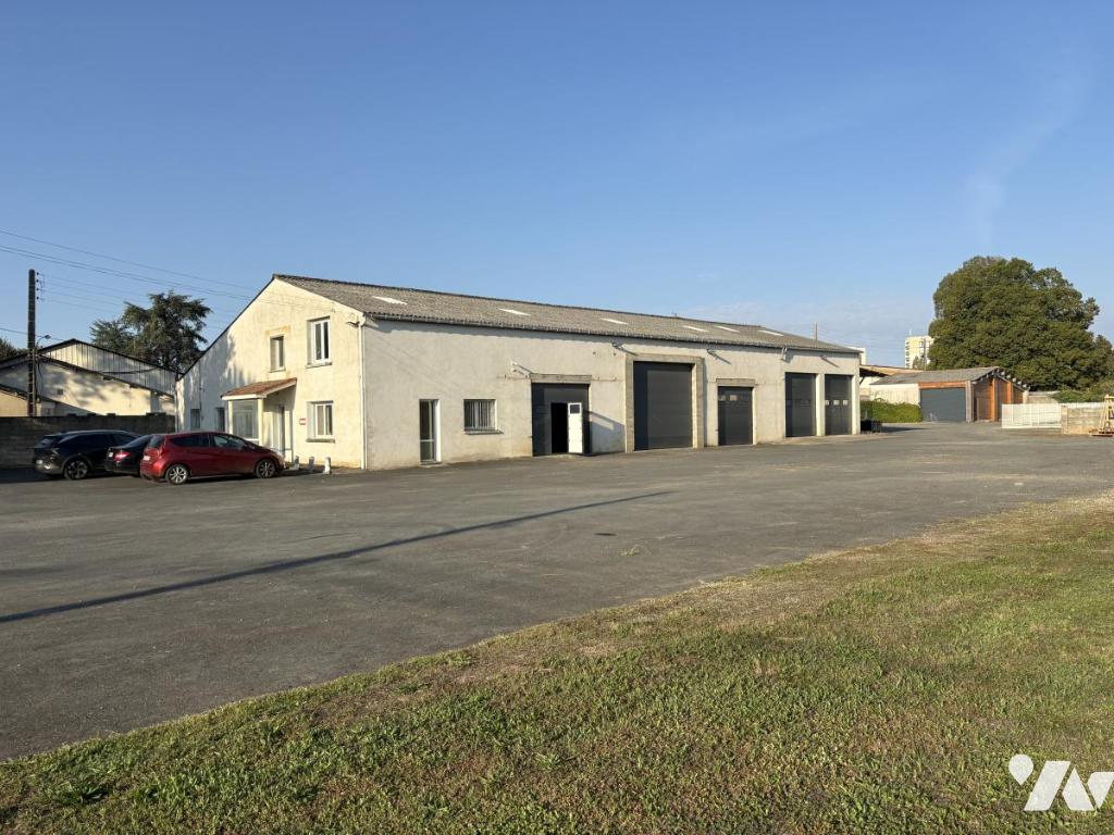 Autre 845 m² Saint-Maixent-l'École · 845 m² · 320 000 €