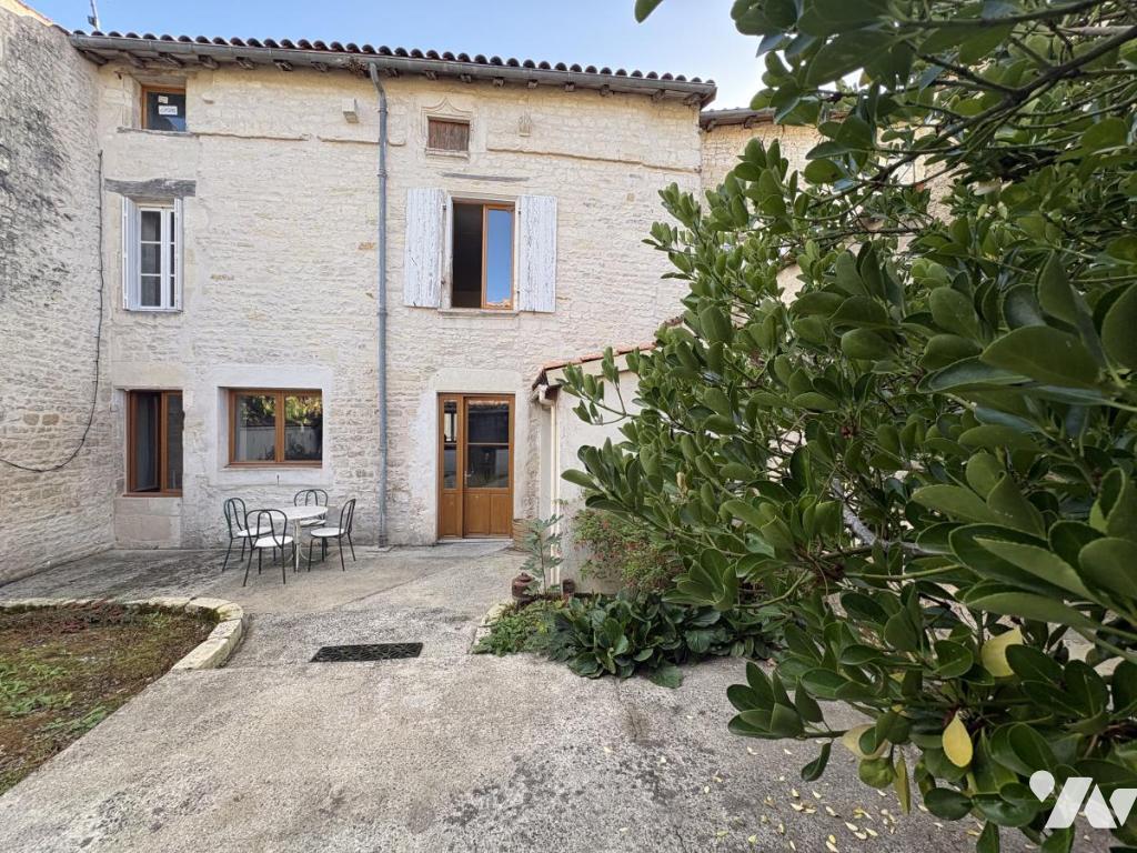 Maison 5 pièces 148 m² · à Chizé · 147,6 m² · 160 000 €