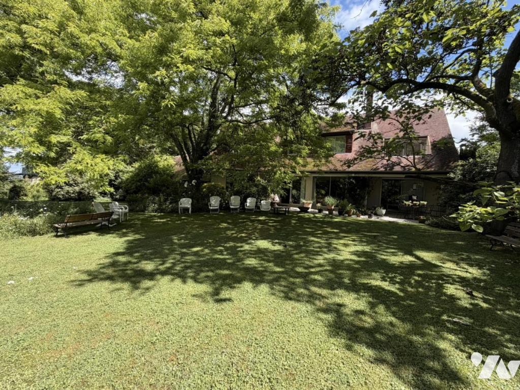 Maison 8 pièces 242 m² · à Saint-Fuscien · 242 m² · 980 000 €