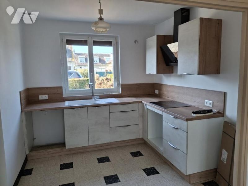 Image d'un house at 80 abbeville, abbeville, 80100, france à 850€ à abbeville (80100)