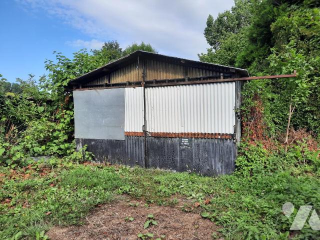 Local divers 83m² — Brutelles