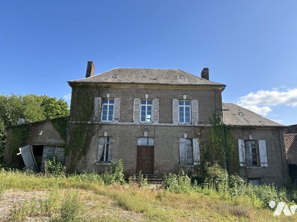 Maison 11 pièces 163 m² · à Brucamps · 163 m² · 100 000 €