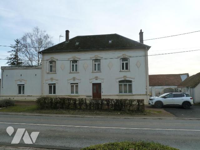Maison 8 pièces 244 m² · à Fins · 244 m² · 180 000 €