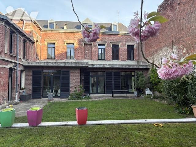 Maison 11 pièces 326 m² · à Saint-Quentin · 326 m² · 460 000 €