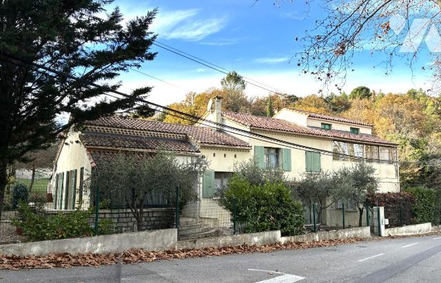 Maison 364 m² · à Verdière · 364 m² · 380 000 €