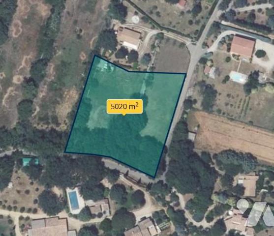 Terrain 5001 m² · à Saint-Maximin-la-Sainte-Baume · 5 001 m² · 80 000 €