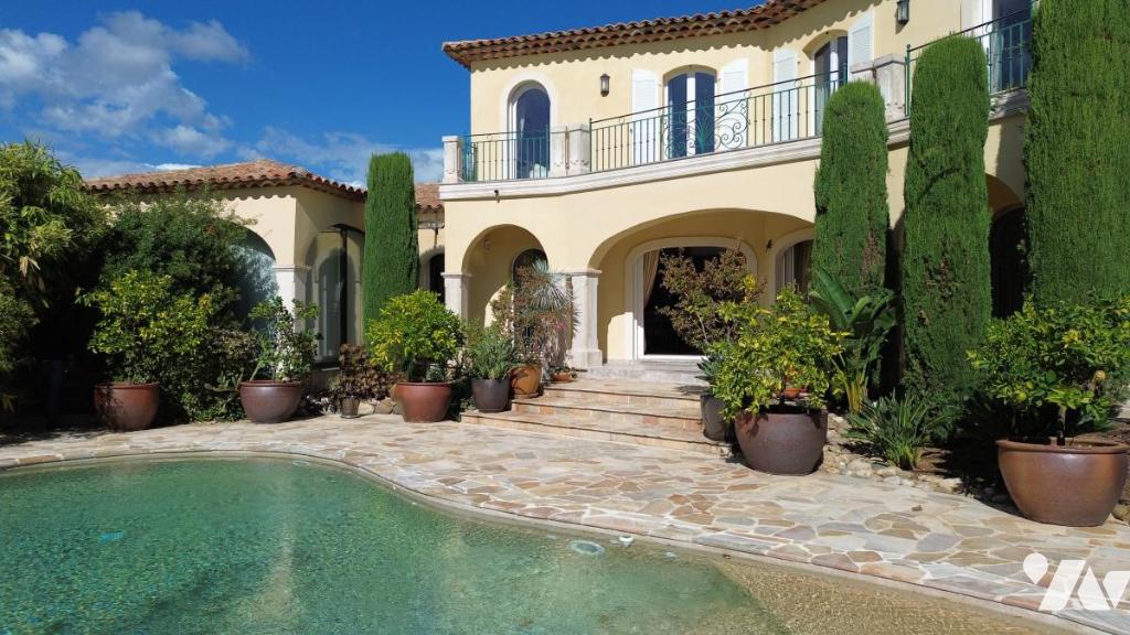 Maison 6 pièces 224 m² · à Fréjus · 224 m² · 1 290 000 €