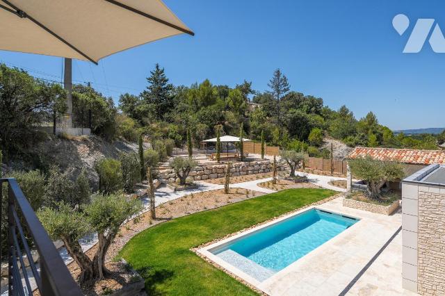 Maison 5 pièces 147 m² · à Saint-Saturnin-lès-Apt · 147 m² · 830 000 €