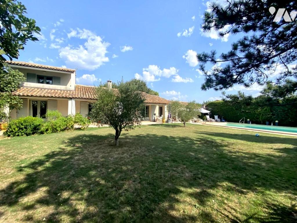 Maison 8 pièces 199 m² · aux Angles · 199 m² · 648 000 €