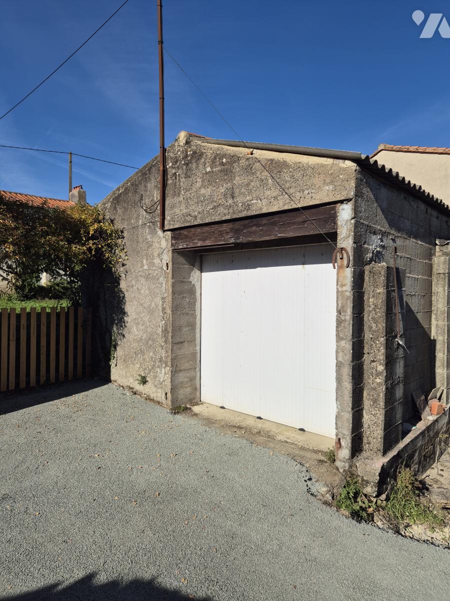VENTE localDivers-ROCHESERVIERE (85)