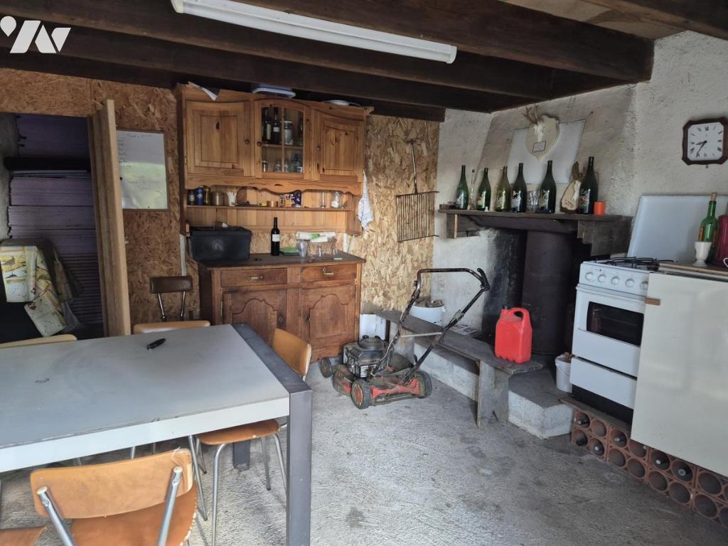 VENTE localDivers-ROCHESERVIERE (85)