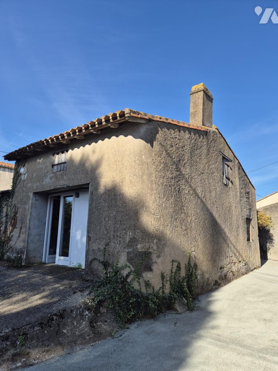 VENTE localDivers-ROCHESERVIERE (85)